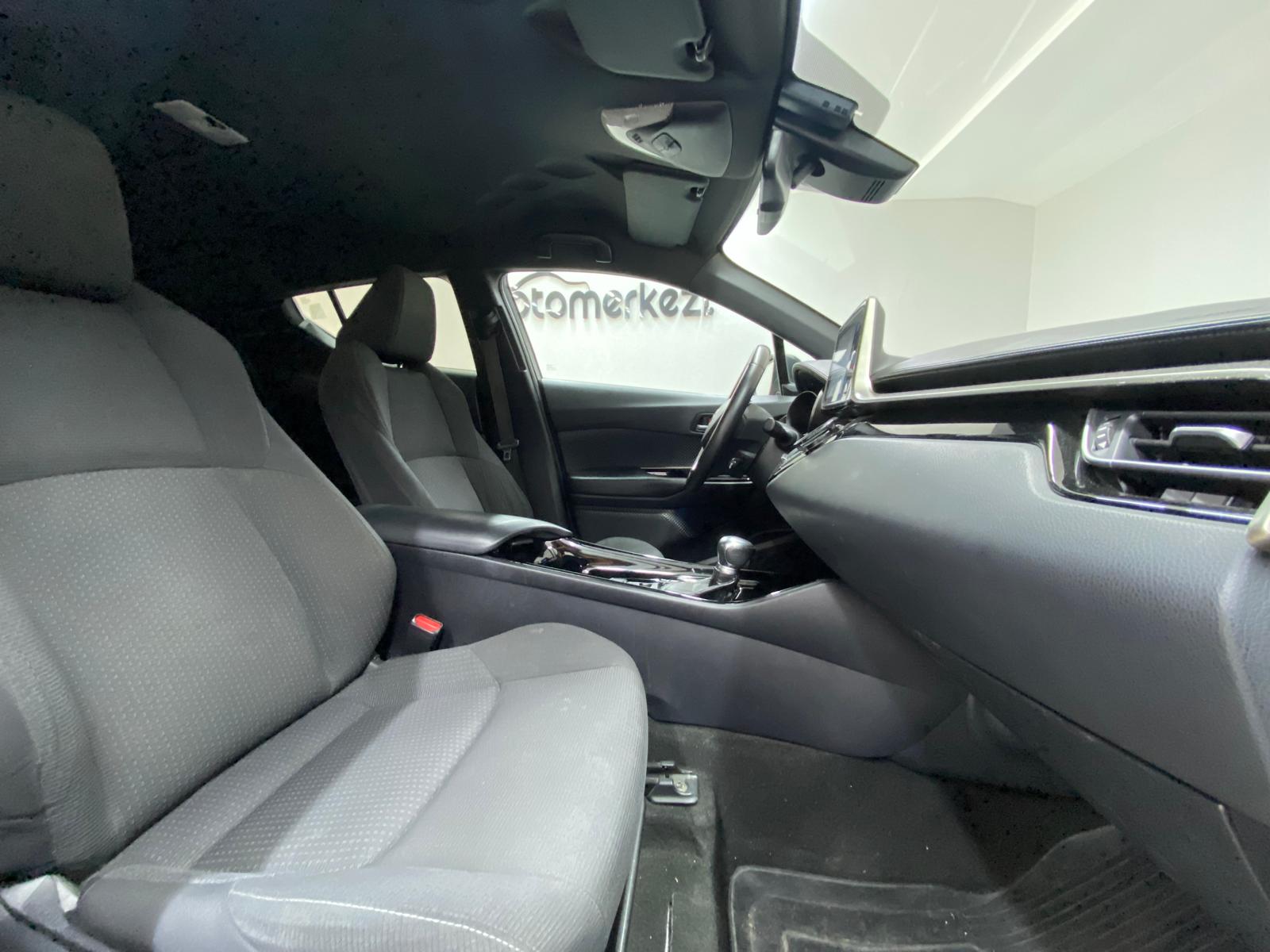 TOYOTA C-HR 18